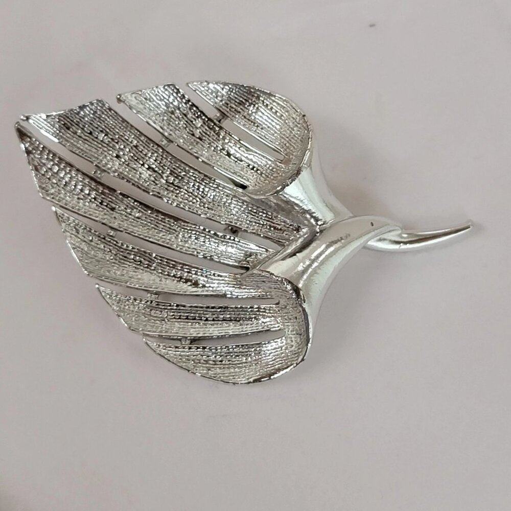 Vintage Silvertone Leaf Brooch Pin